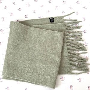 Simons Oversized Blanket Scarf （17 in x 87 in)- New Without Tag